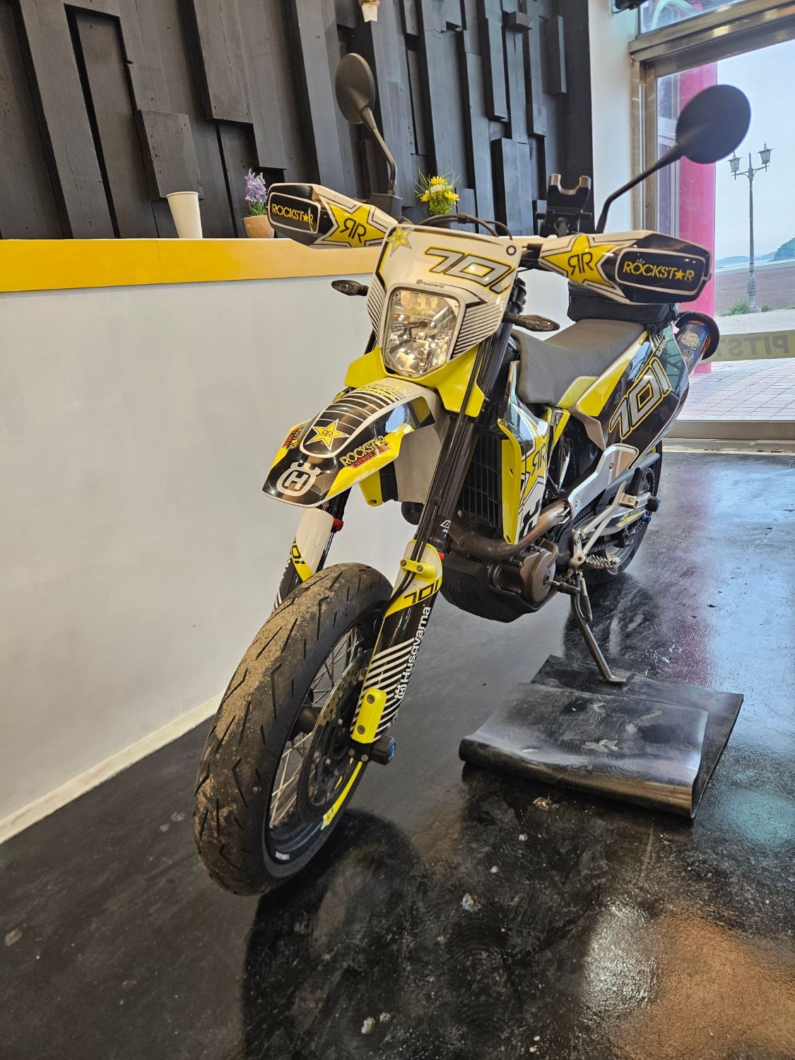 허스크바나 701 슈퍼모토 more