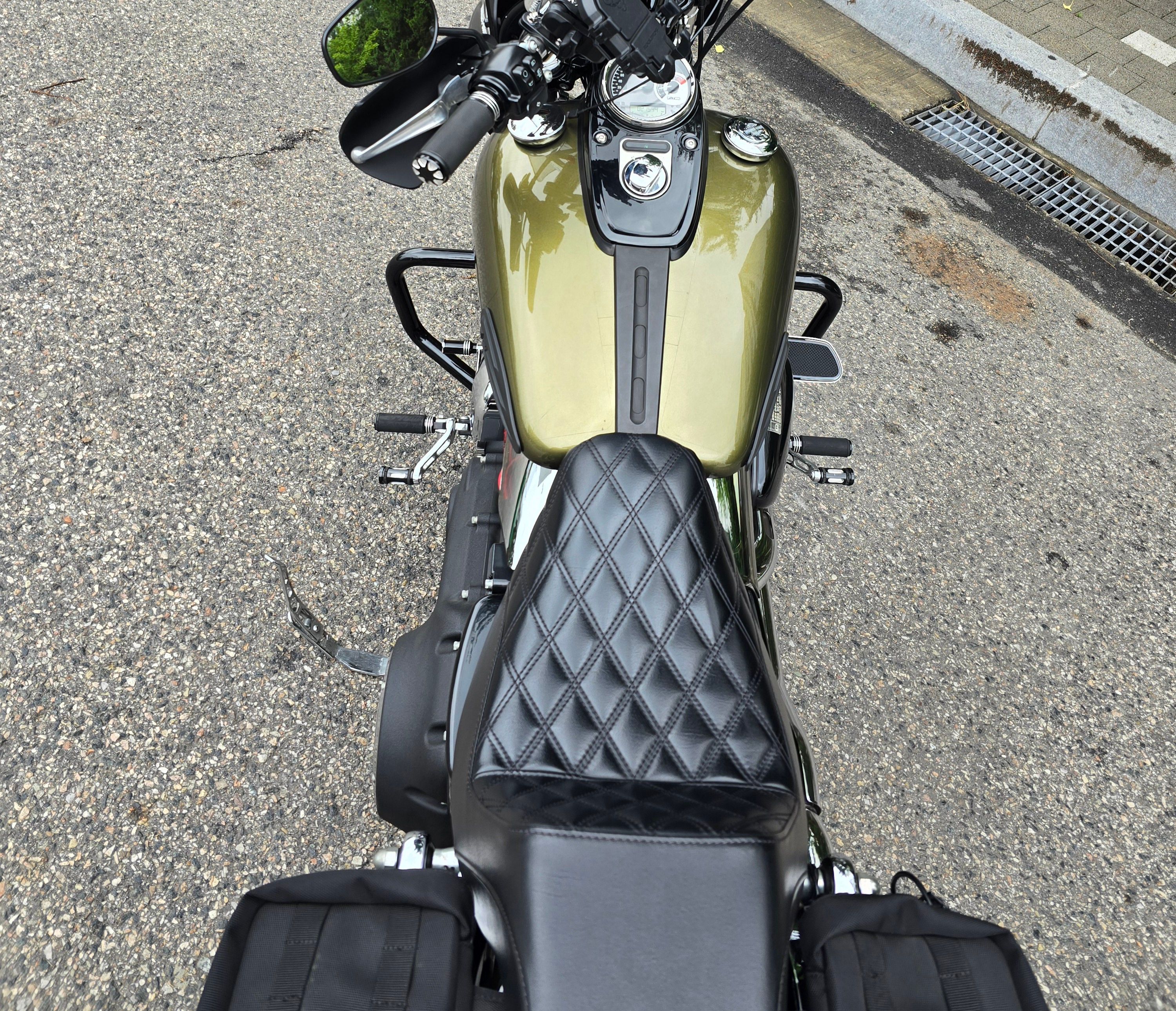 할리데이비슨 다이나 팻밥 more