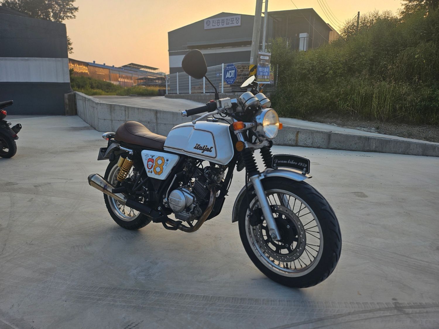 이탈젯 그리폰 125 thumb 2