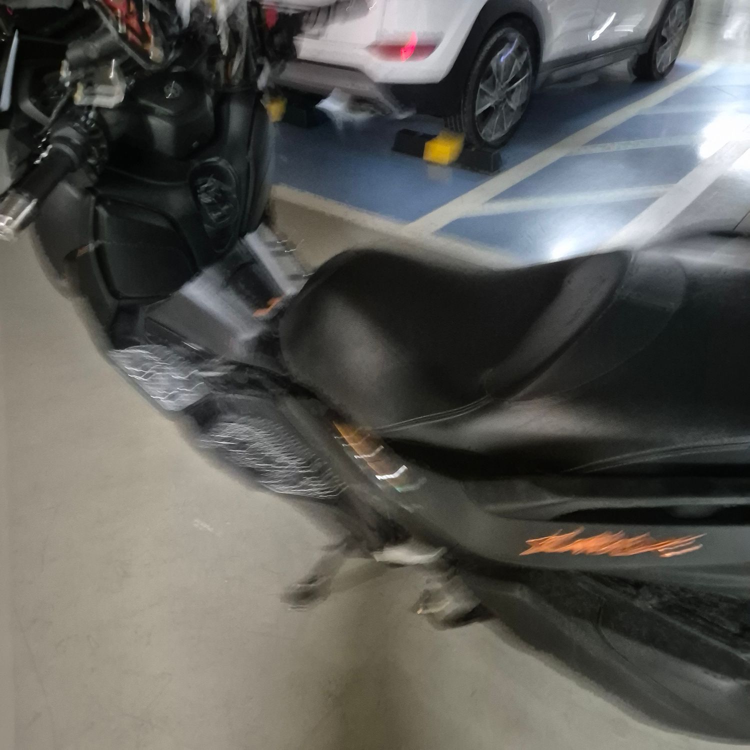 야마하 XMAX 300 ABS thumb 2