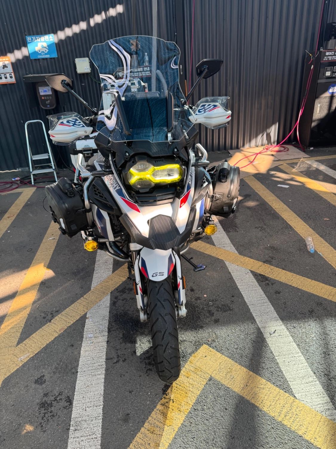 BMW R 1250 GS 어드벤처 2023 화이트 사진 5