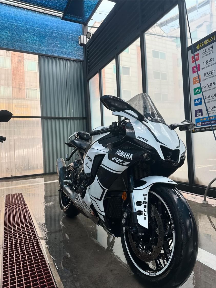 야마하 YZF R1 thumb 2