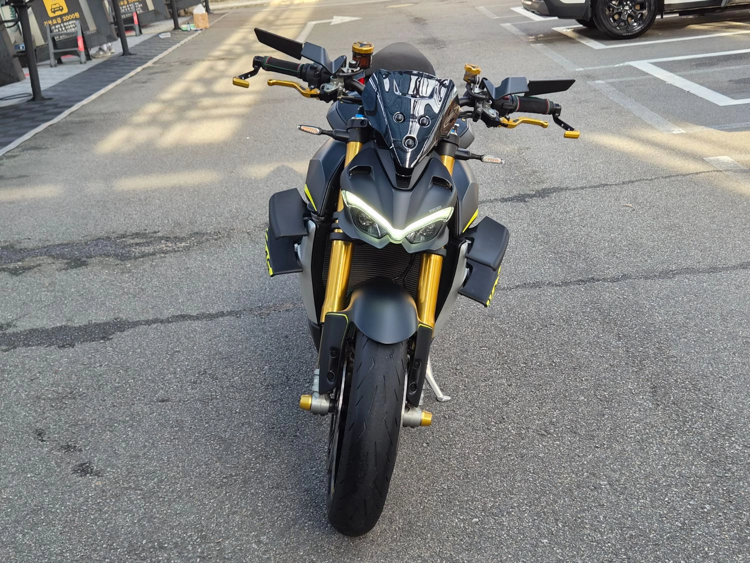 두카티 스트리트파이터 V4 S 2021 블랙 사진 1