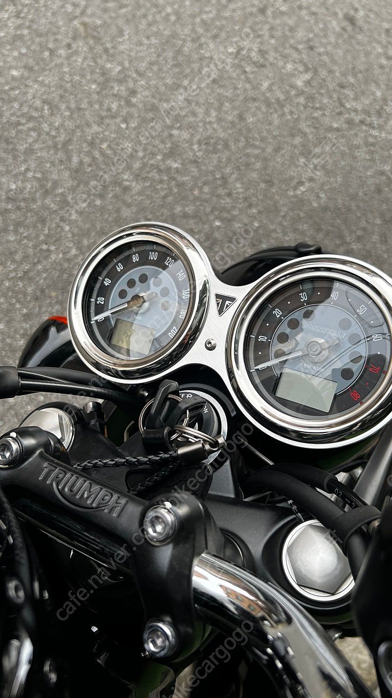 트라이엄프 본네빌 T100 thumb 2