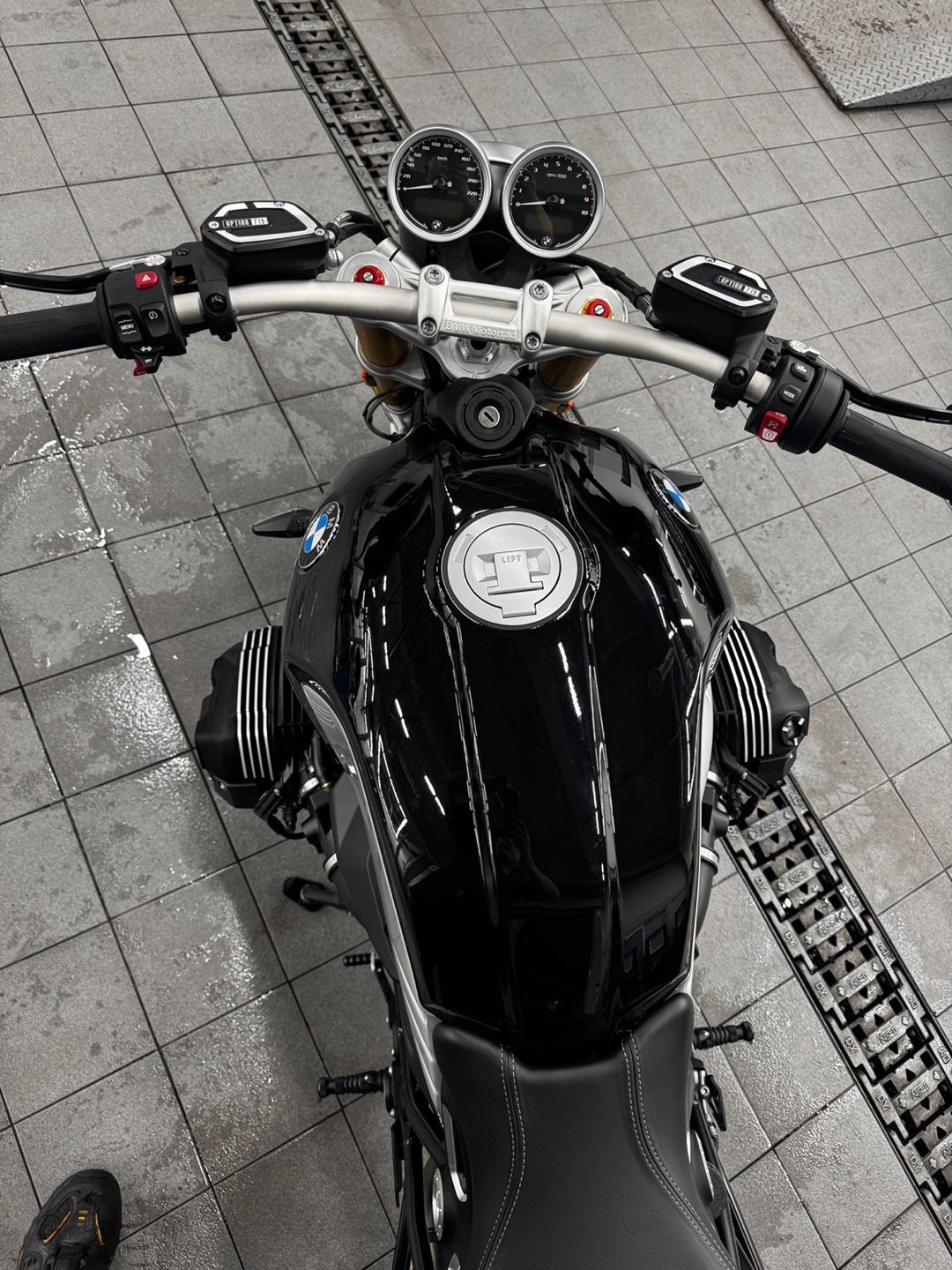 BMW R nine T  more