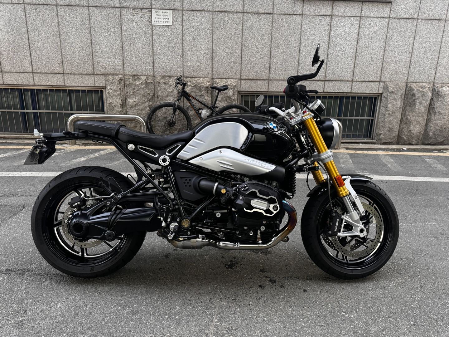 BMW R nine T 2023 블랙 사진 5