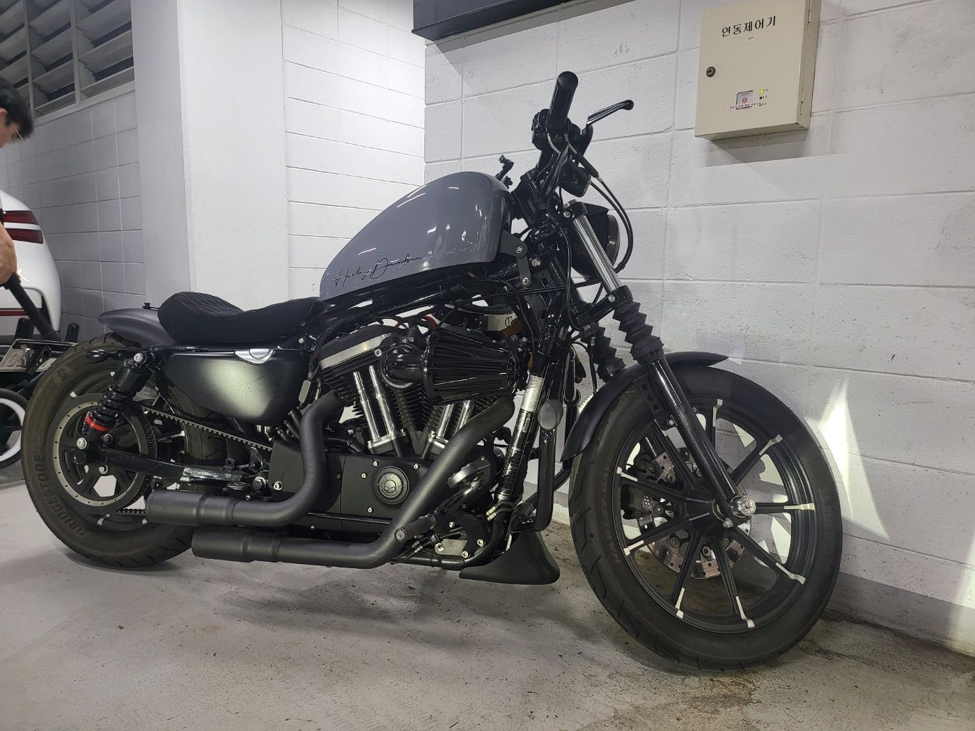 할리데이비슨 아이언 883 thumb 2