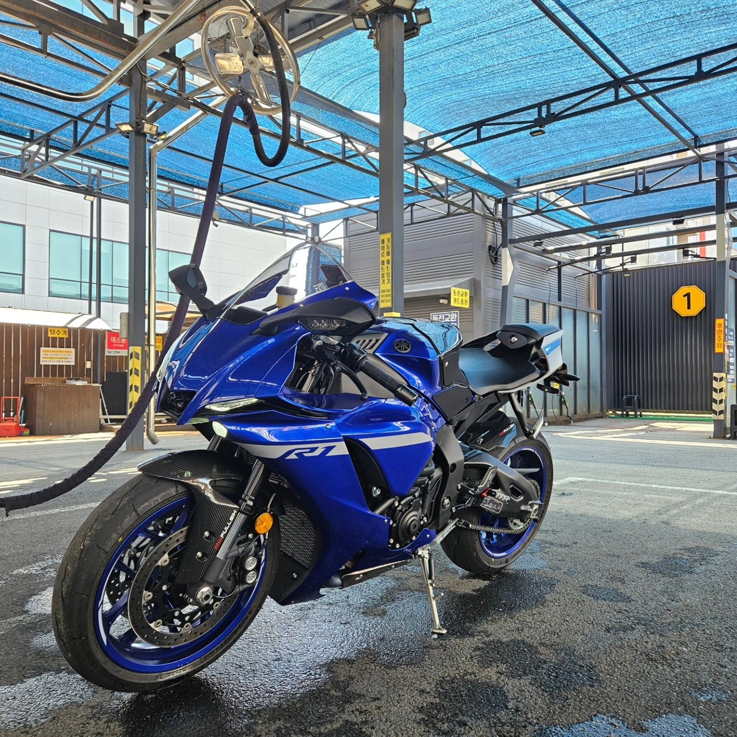 야마하 YZF R1 thumb 2