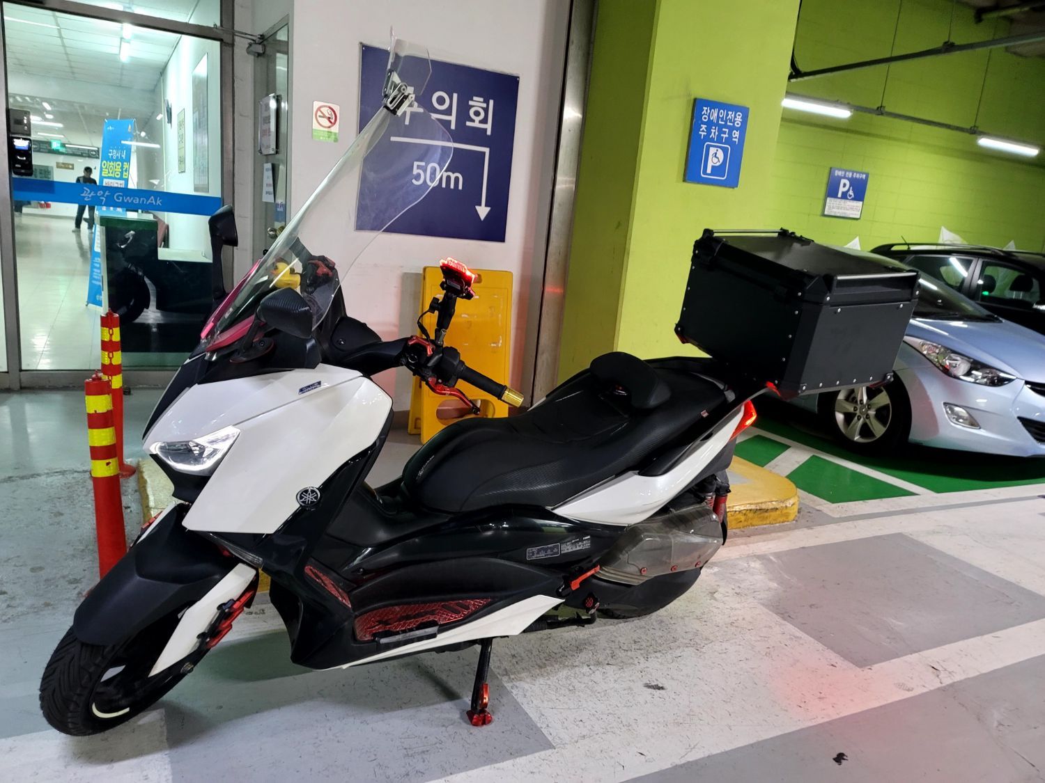 야마하 XMAX 300 ABS thumb 2