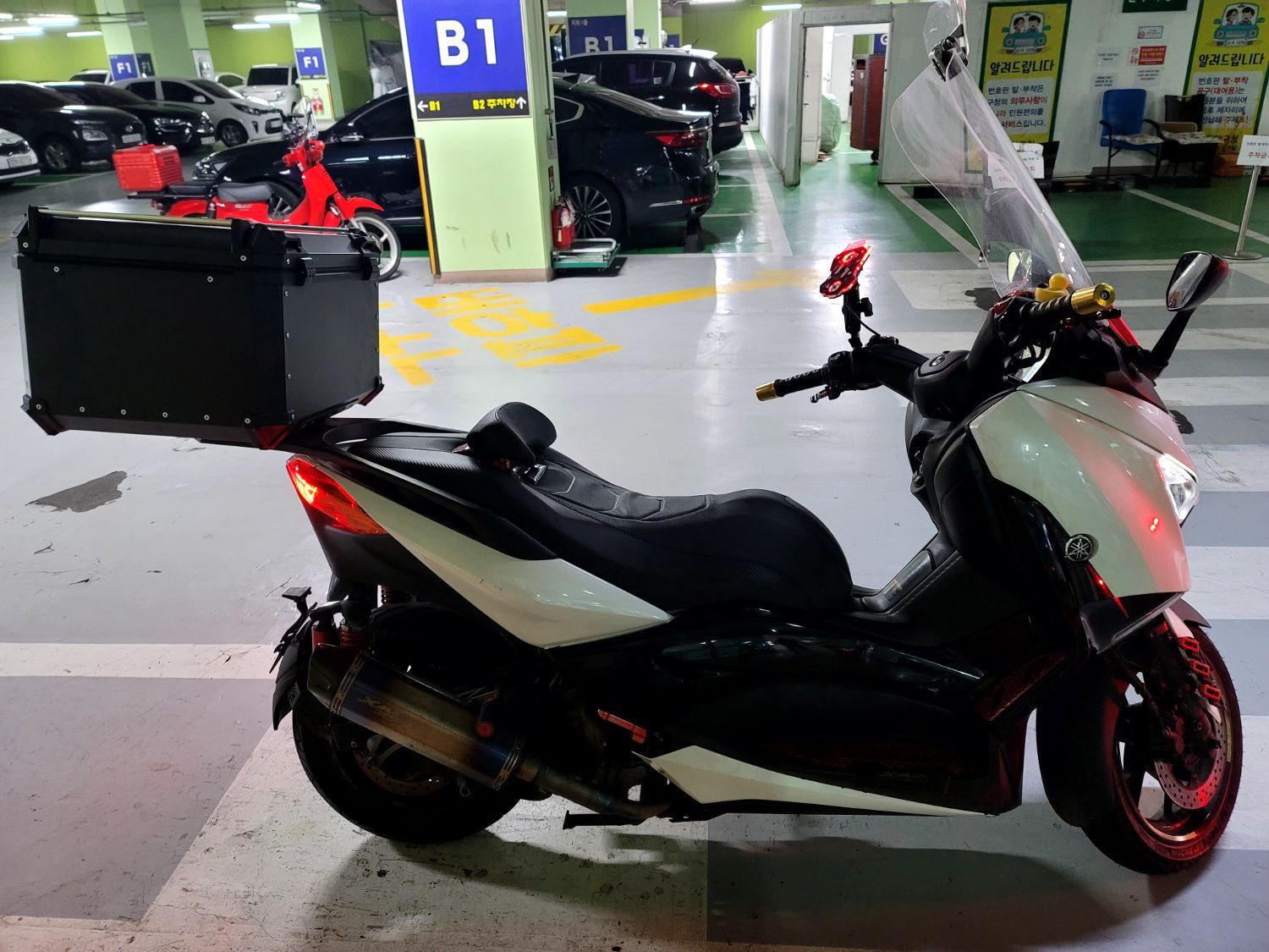 야마하 XMAX 300 ABS more