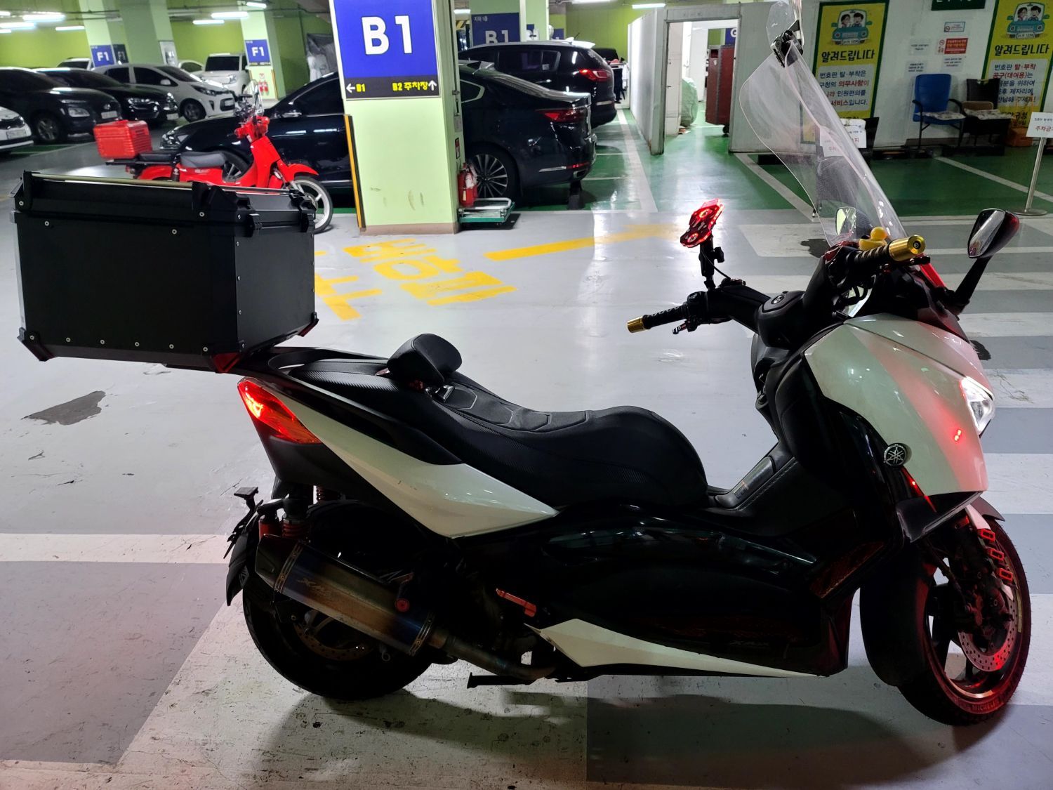 야마하 XMAX 300 ABS more