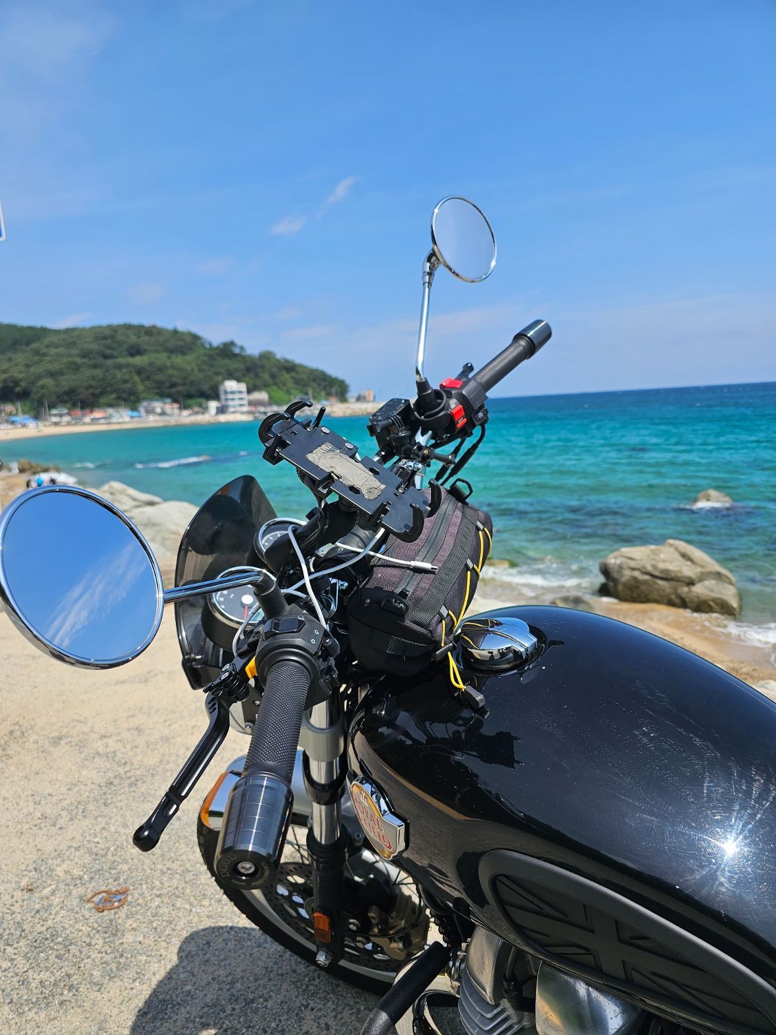 로얄엔필드 인터셉터 650 more