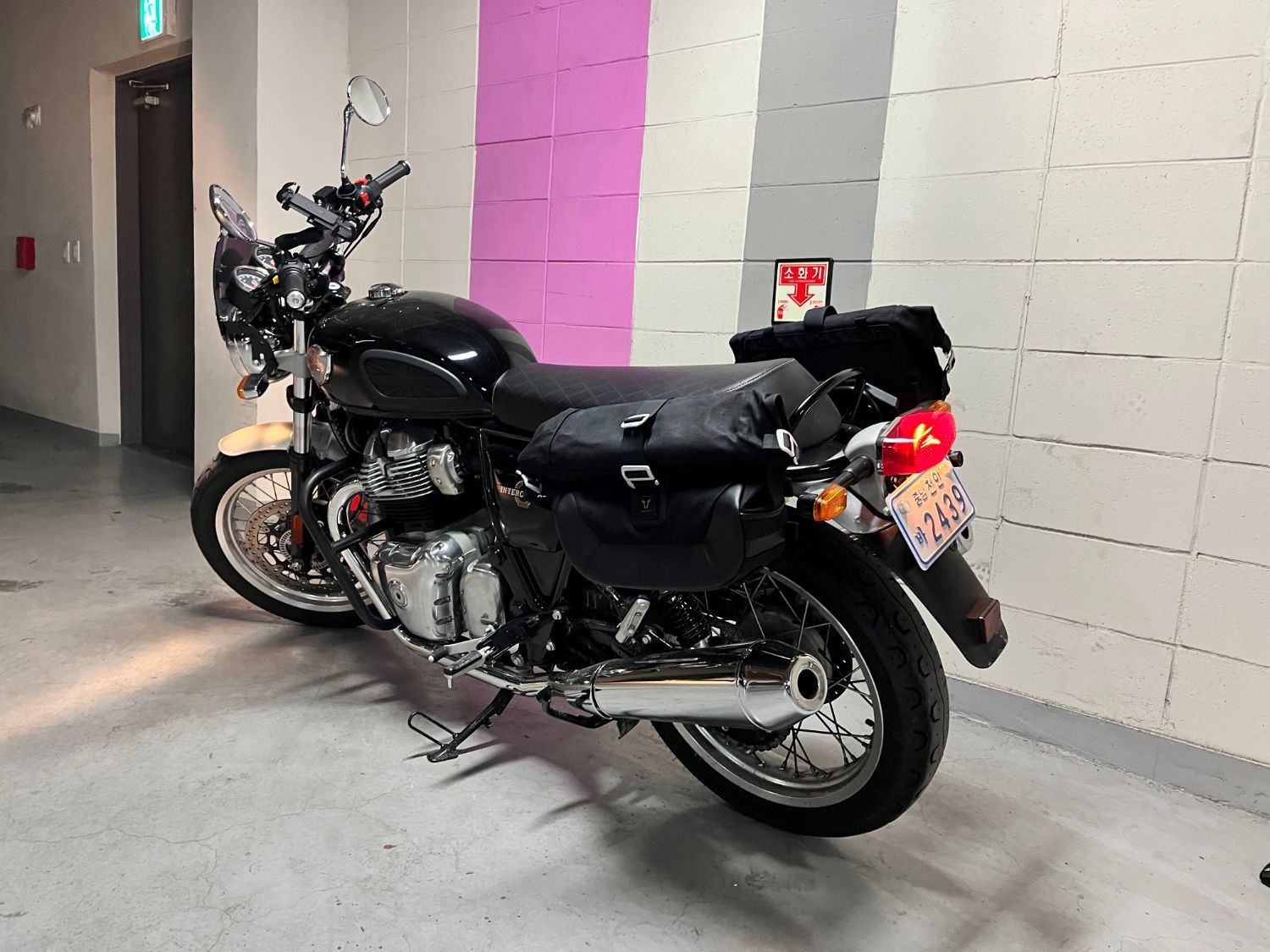 로얄엔필드 인터셉터 650 more