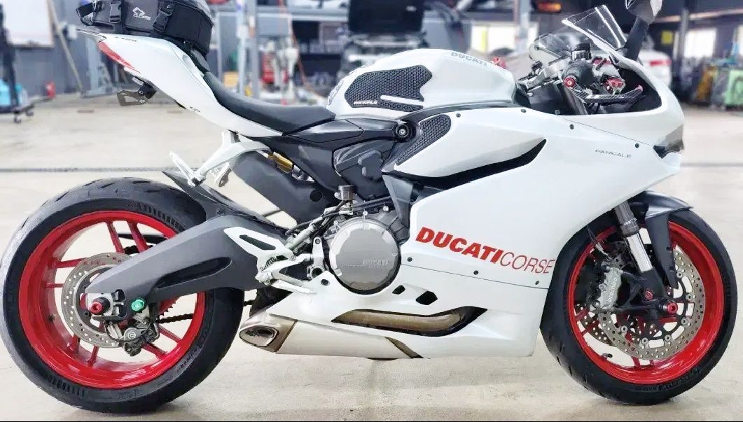 두카티 899 파니갈레 more