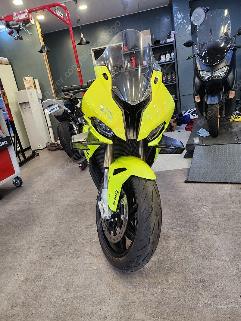 BMW S 1000 RR more