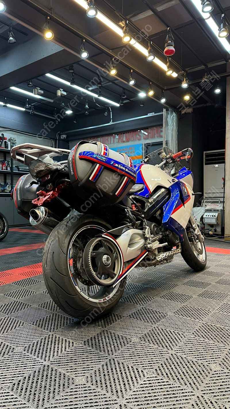 BMW F 800 ST thumb 2