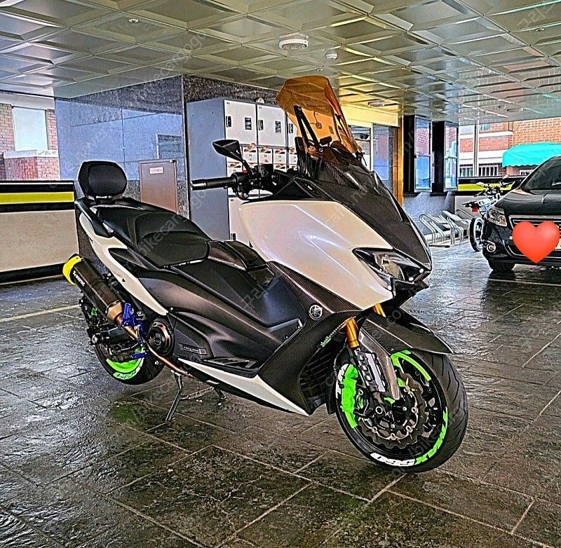 야마하 TMAX 560 more