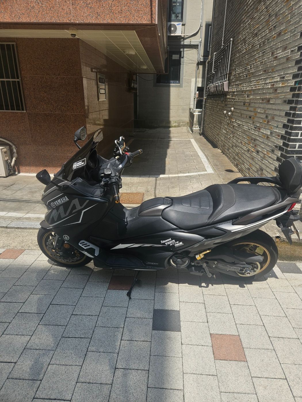 야마하 TMAX 560 more