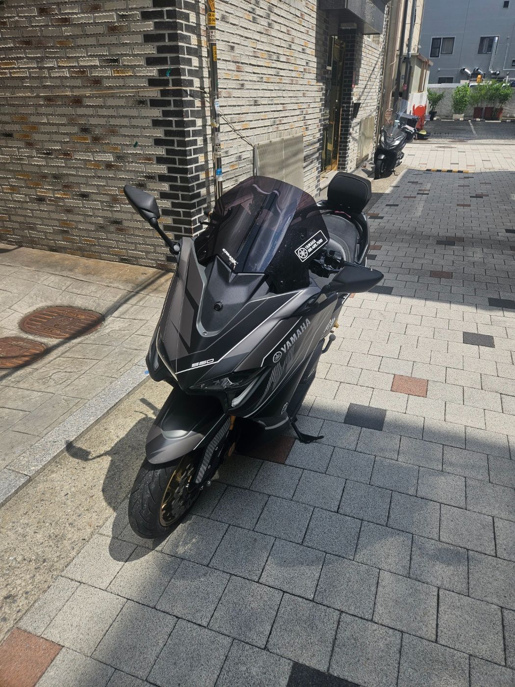 야마하 TMAX 560 thumb 2