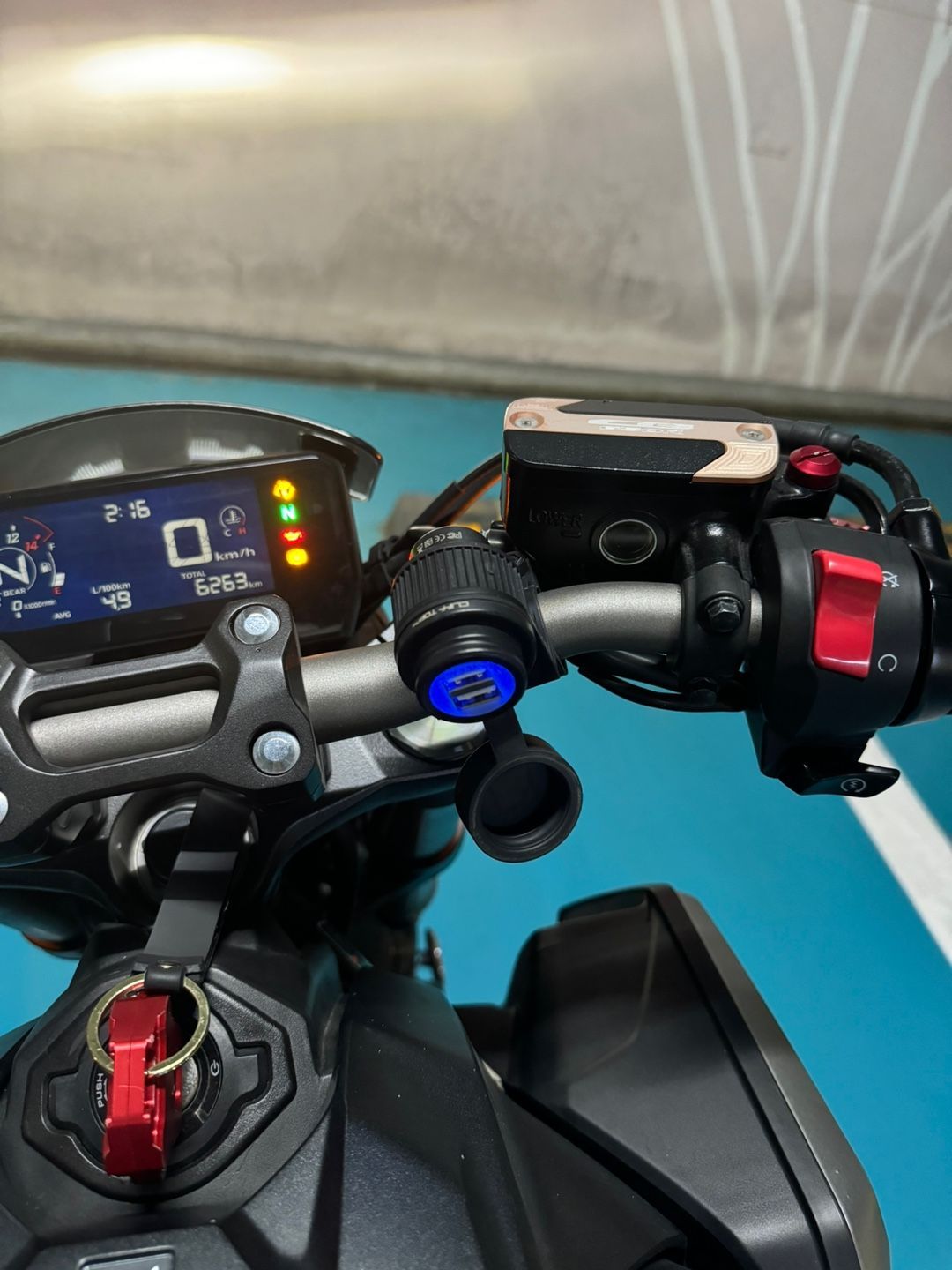 혼다 CB 650 R 2022 블랙 사진 2