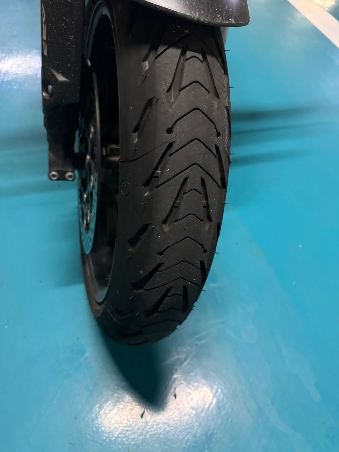 혼다 CB 650 R 2022 블랙 사진 3