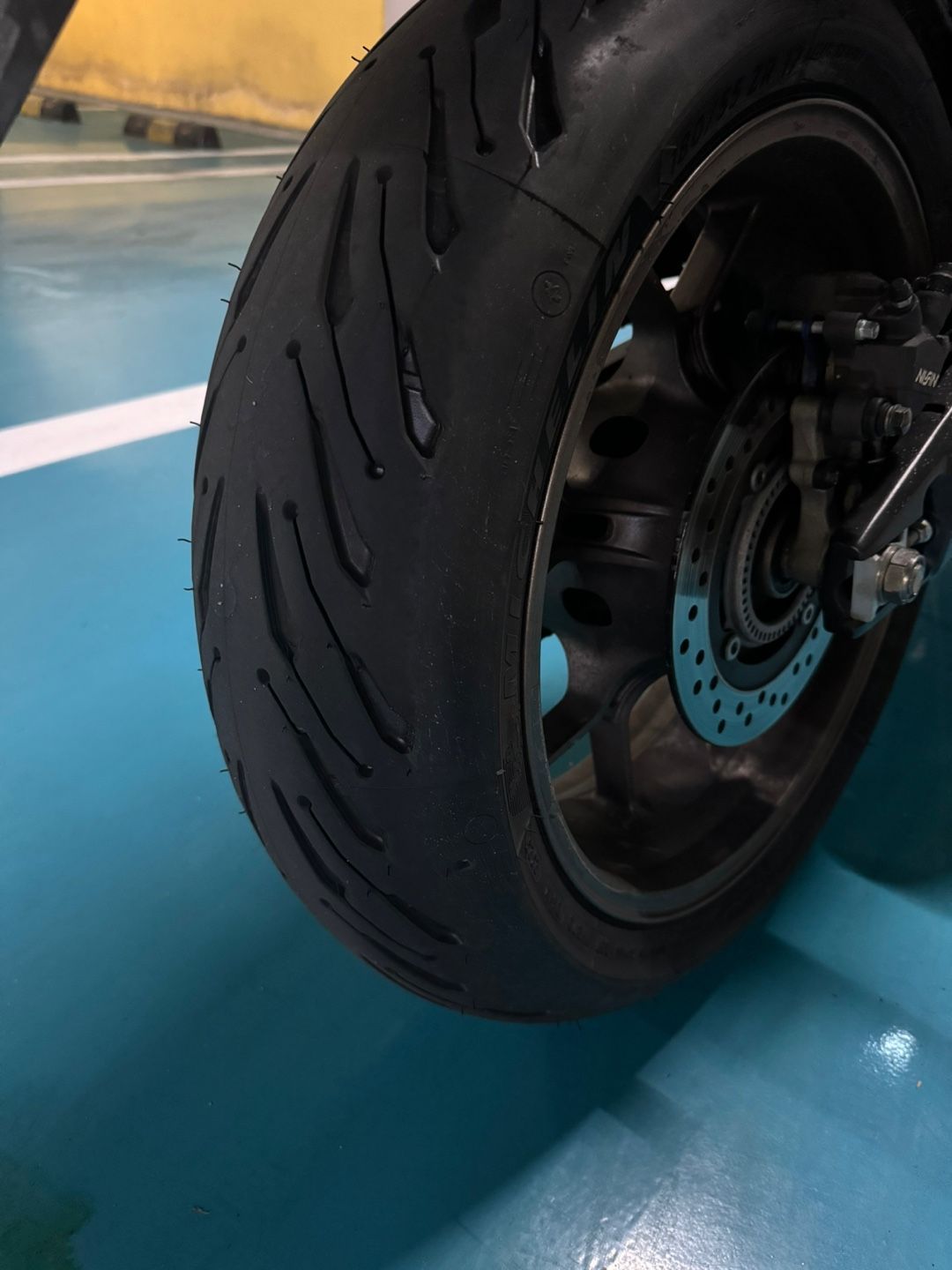 혼다 CB 650 R 2022 블랙 사진 4