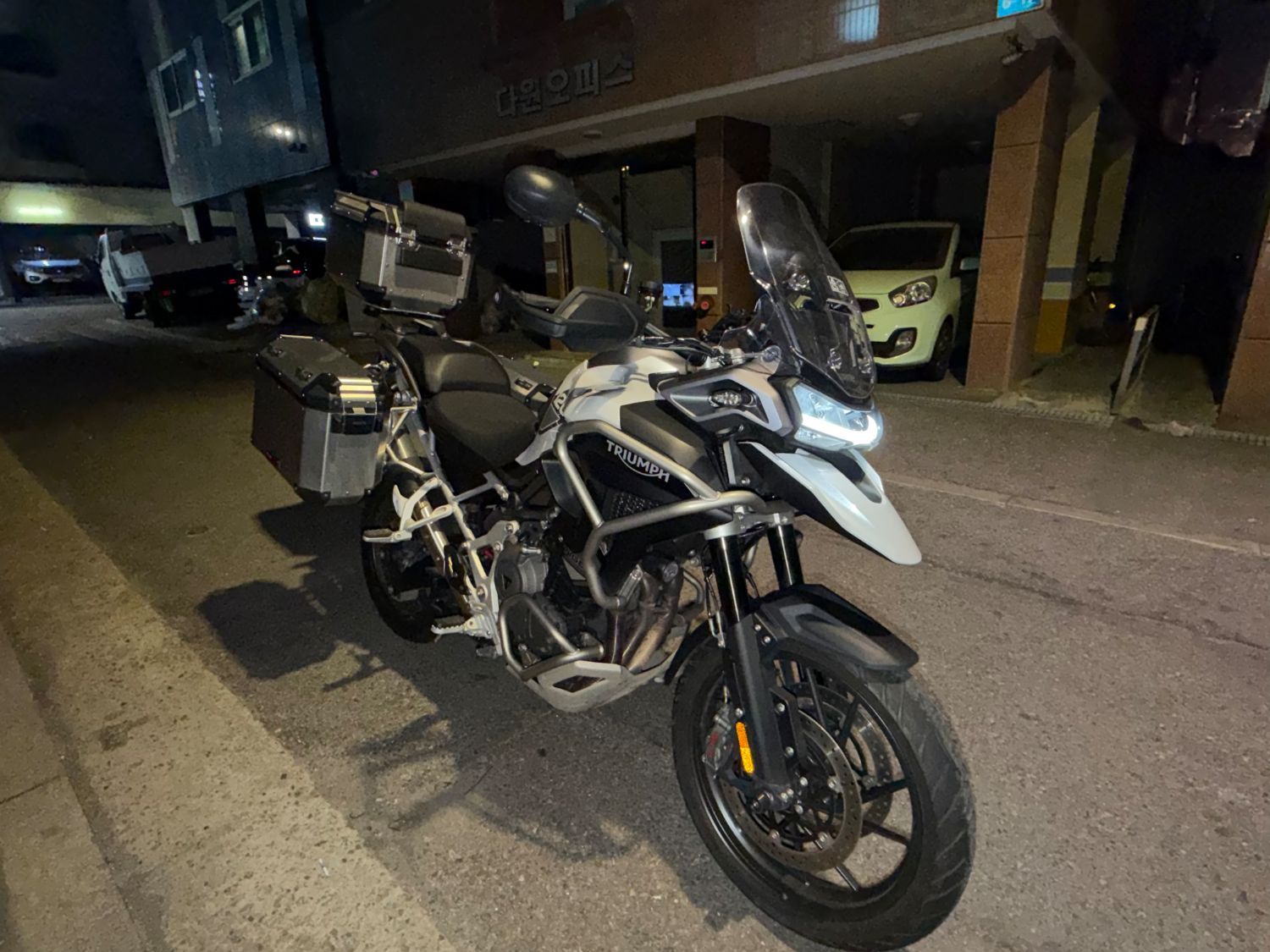트라이엄프 타이거 1200 GT 프로 2023 화이트 사진 3