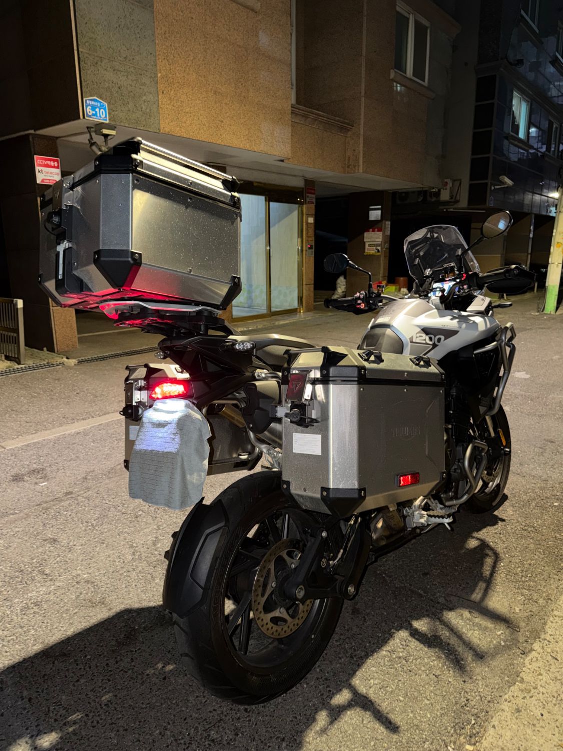 트라이엄프 타이거 1200 GT 프로 2023 화이트 사진 4
