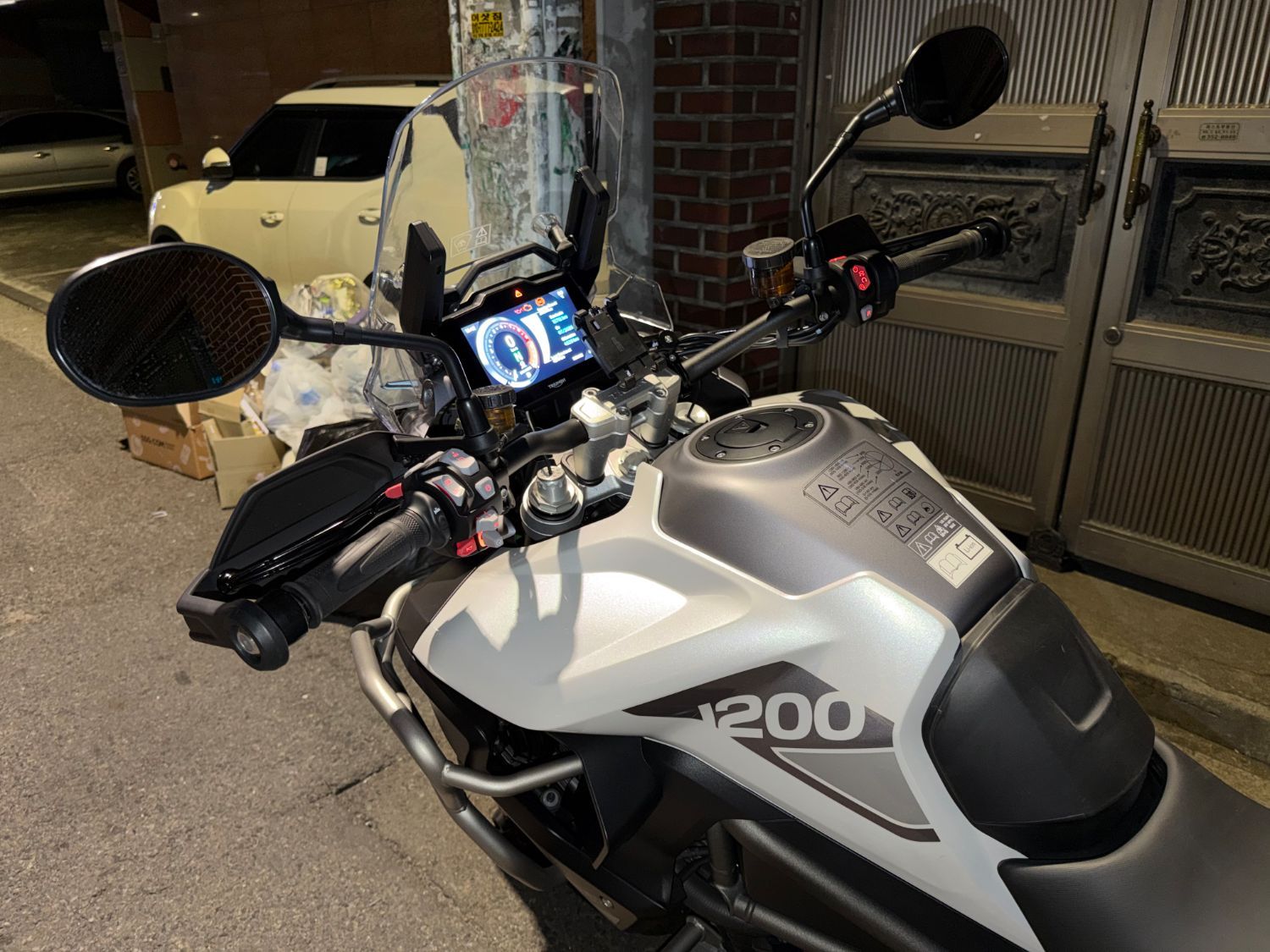 트라이엄프 타이거 1200 GT 프로 2023 화이트 사진 5