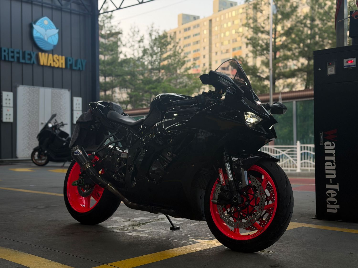 가와사키 닌자 ZX 10 R 2021 블랙 사진 2