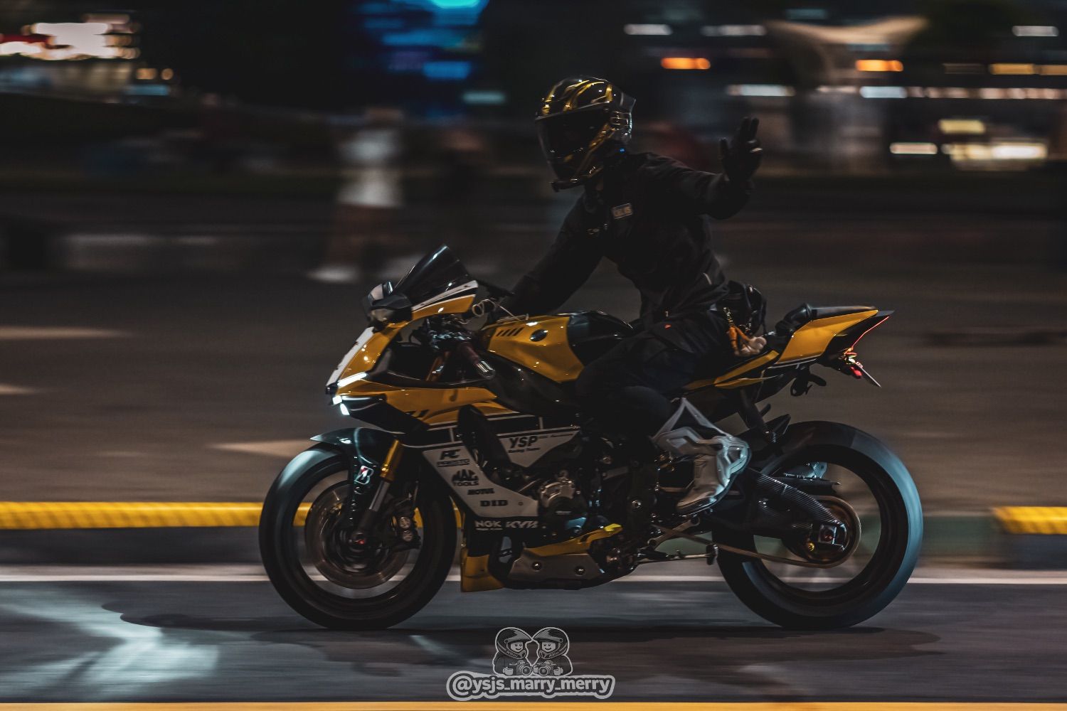 야마하 YZF R1 thumb 2
