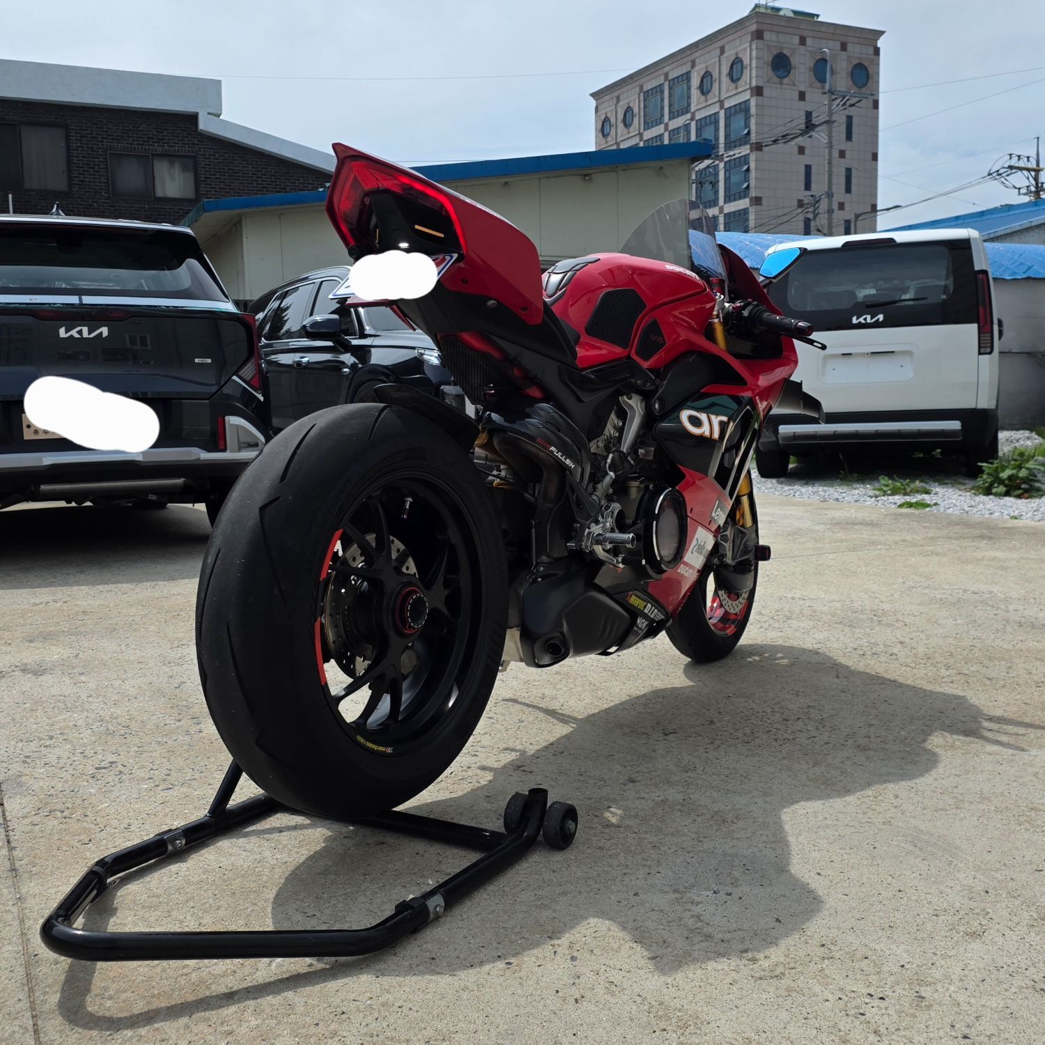 두카티 파니갈레 V4 S 2020 레드 사진 7