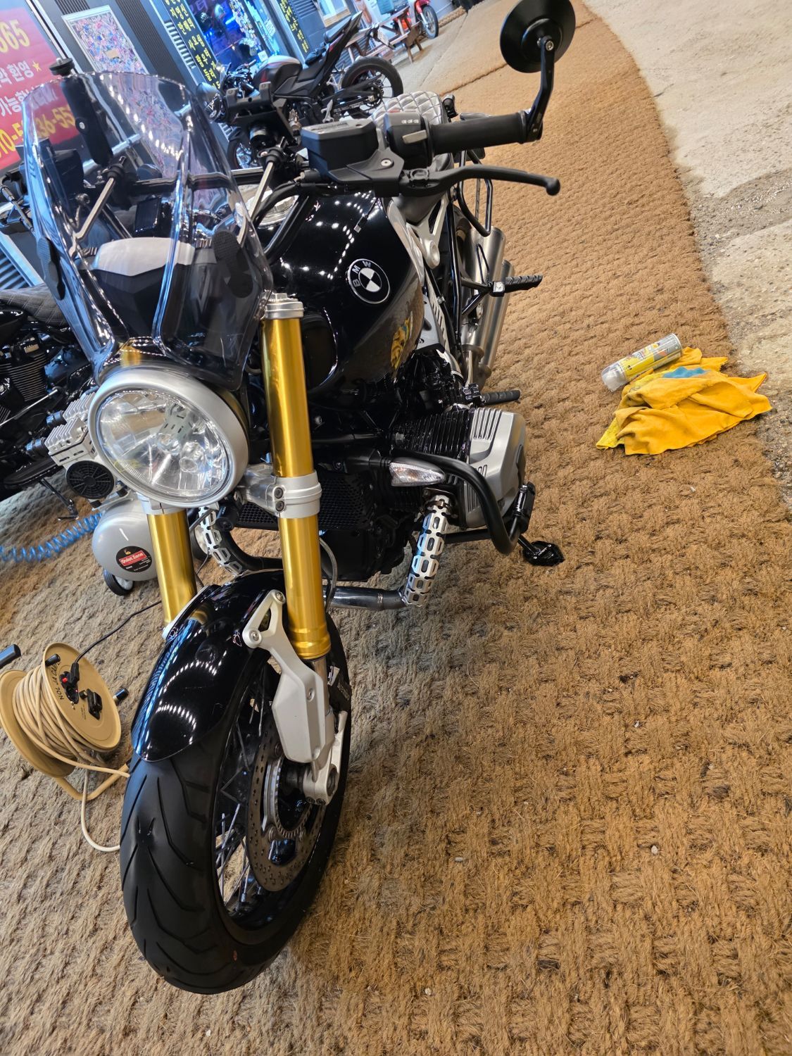 BMW R nine T thumb 2