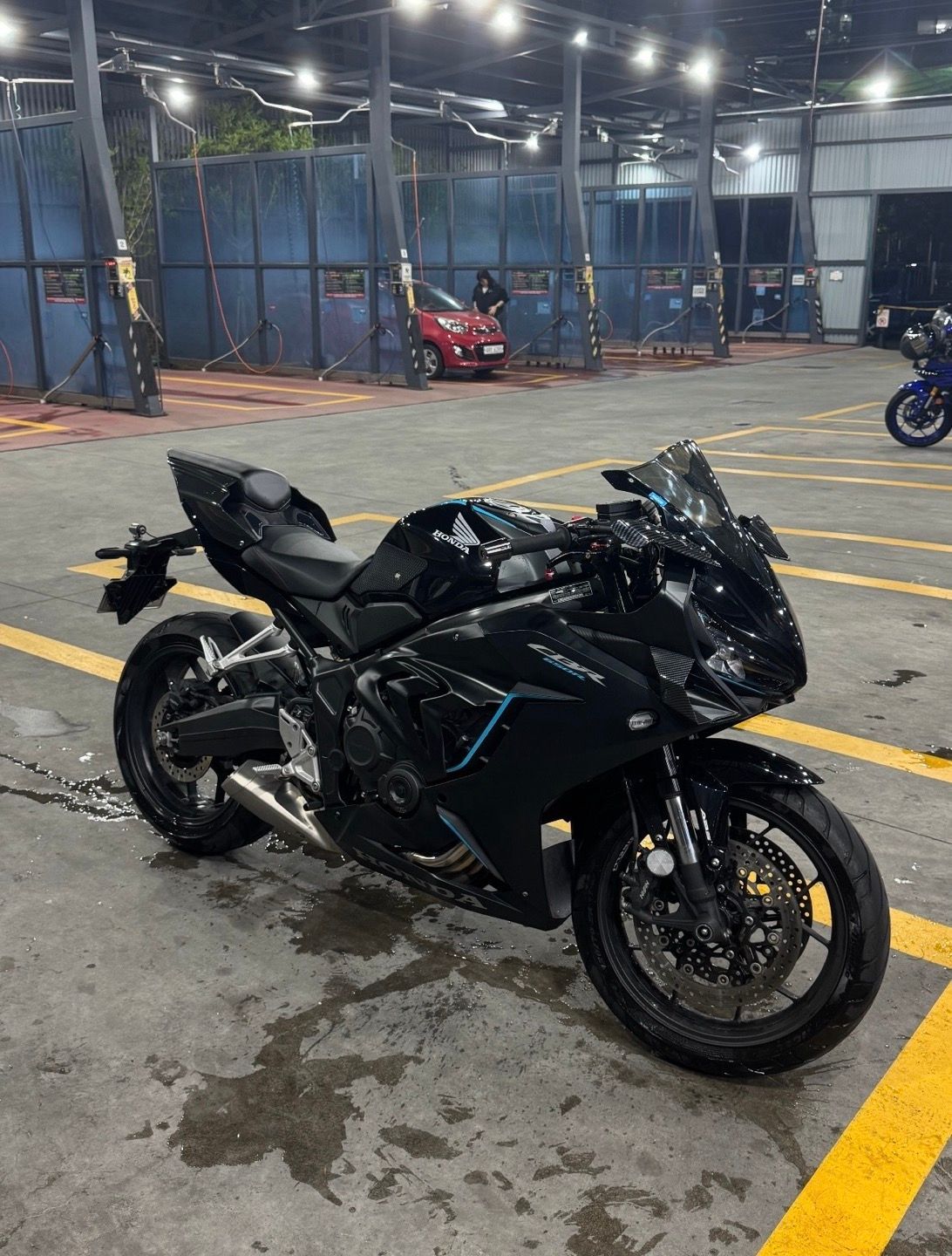 혼다 CBR 650 R MT thumb 2
