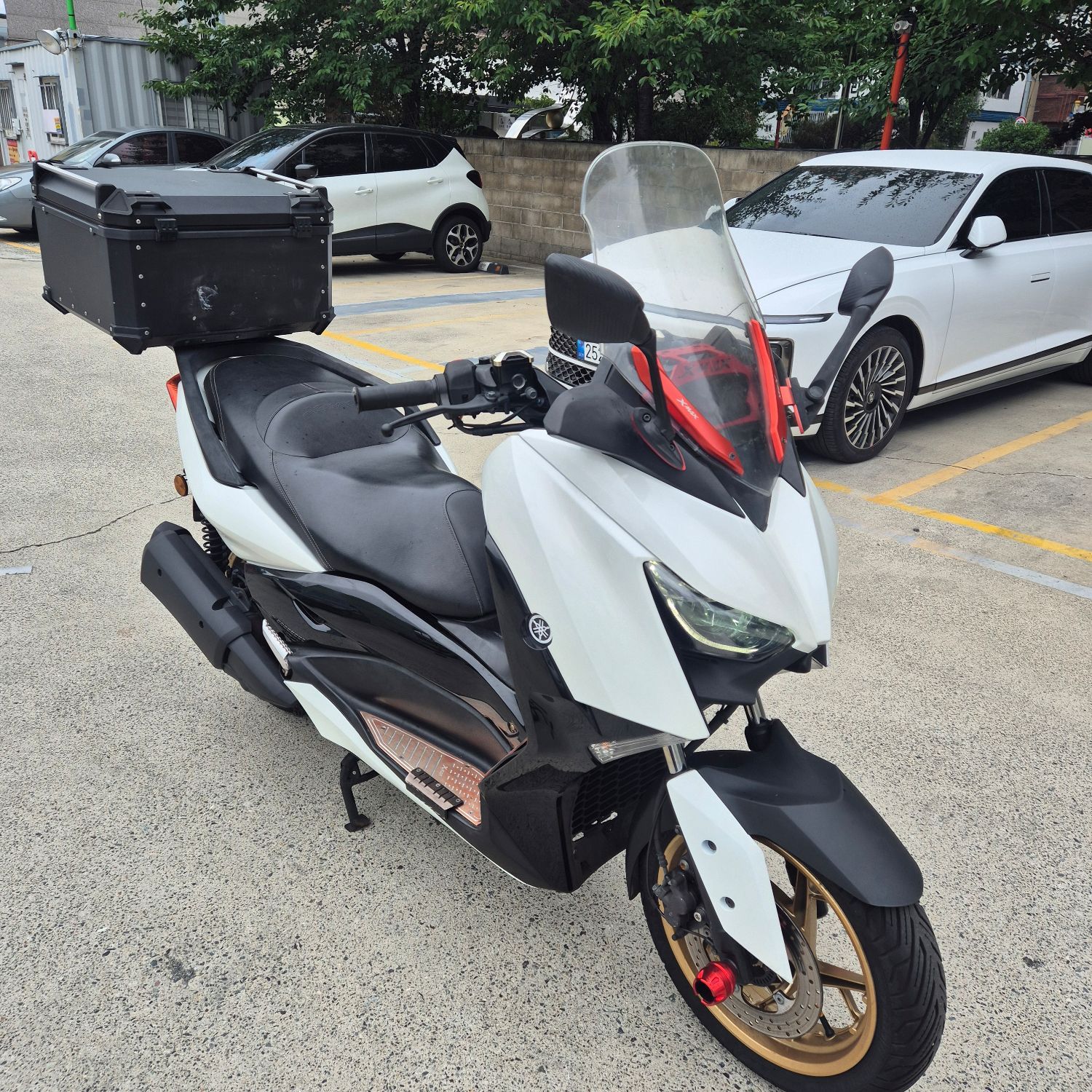 야마하 XMAX 300 ABS main