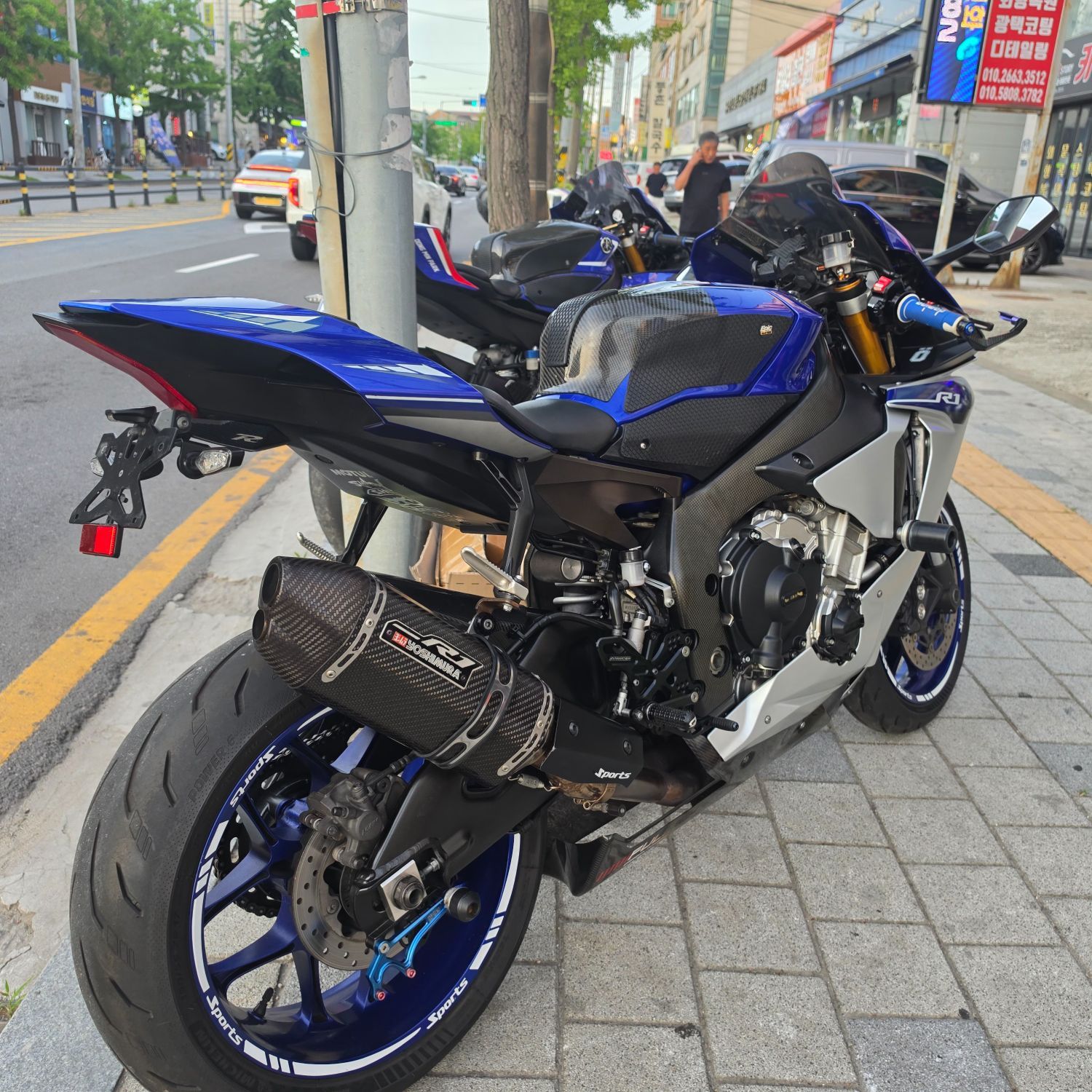 야마하 YZF R1 thumb 2