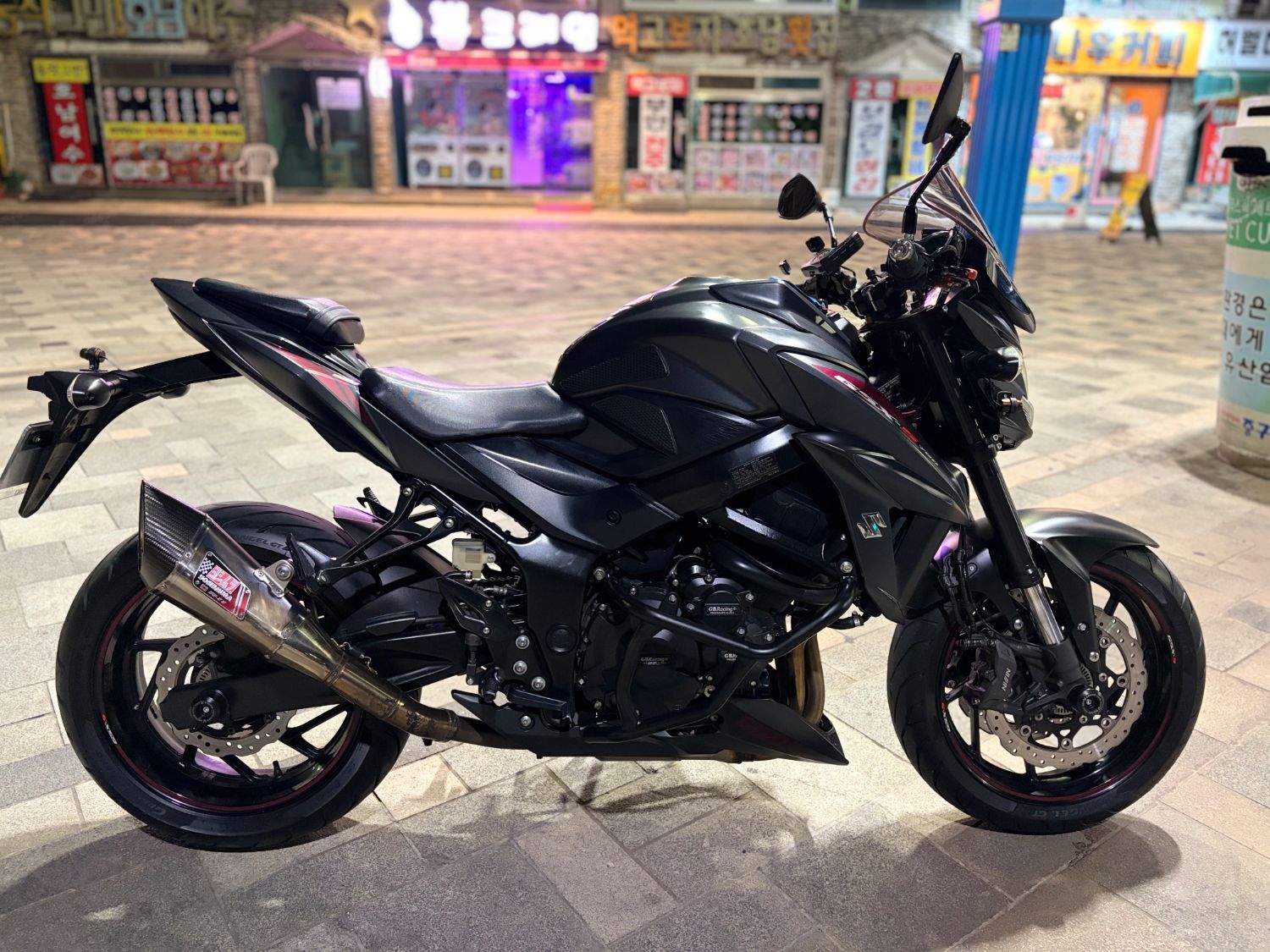 스즈키 GSX S 750 more