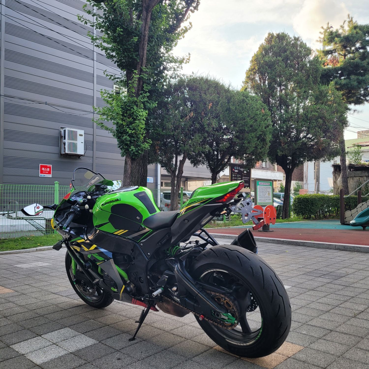 가와사키 닌자 ZX 10 R 2018 녹색 사진 4