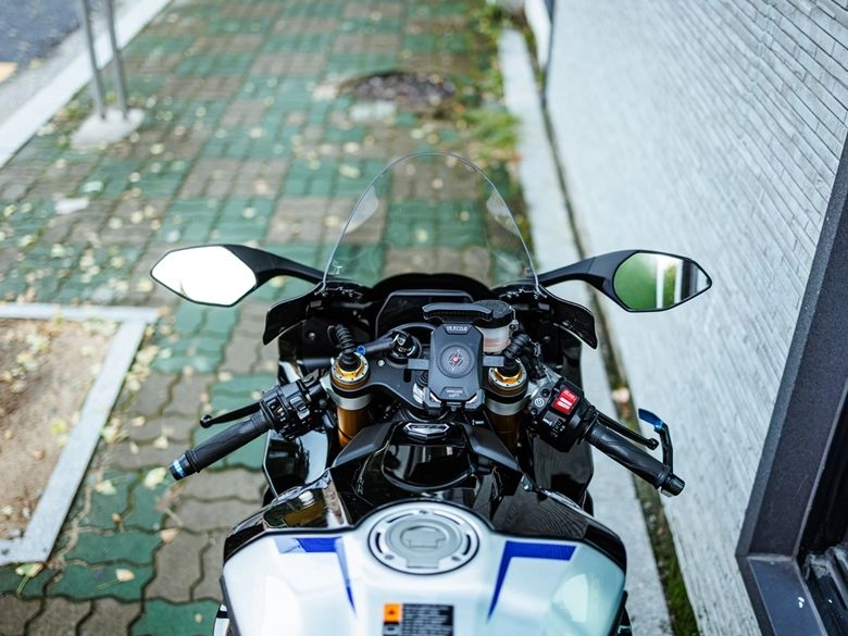 야마하 YZF R1 M 2024 블랙 사진 6