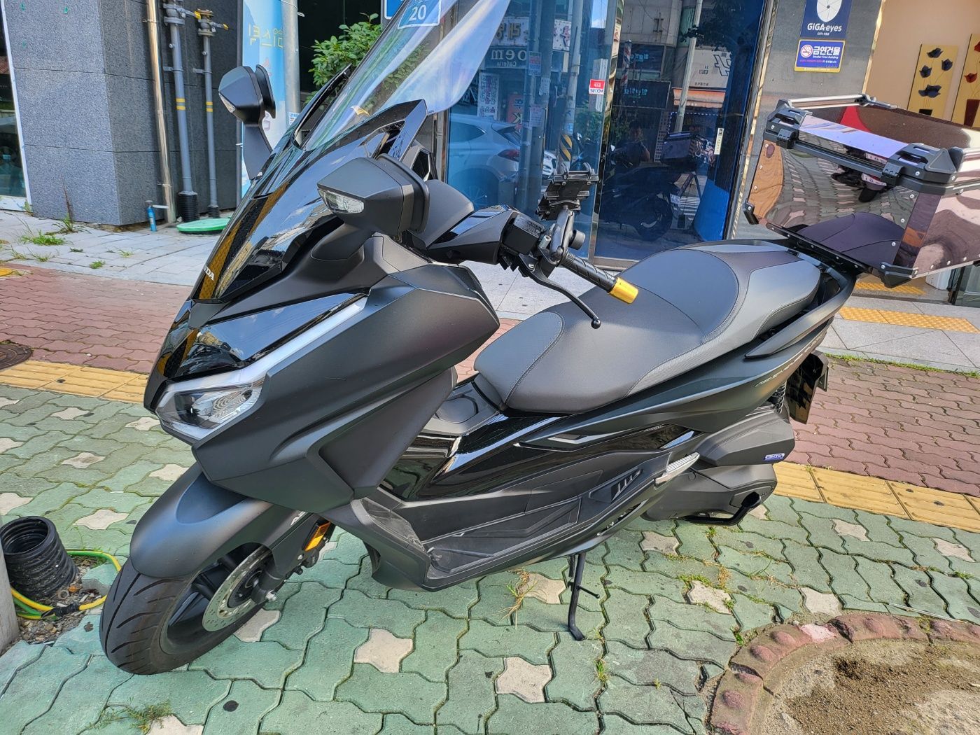 혼다 포르자 350 more