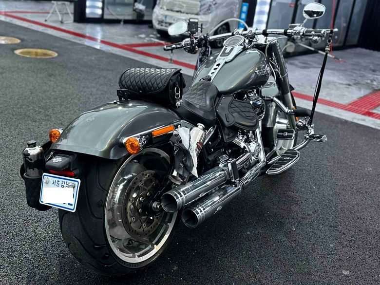 할리데이비슨 팻보이 114 more