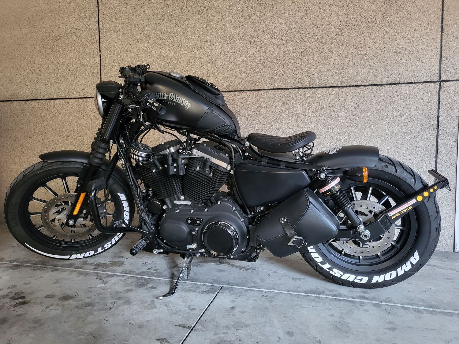 할리데이비슨 아이언 883 more