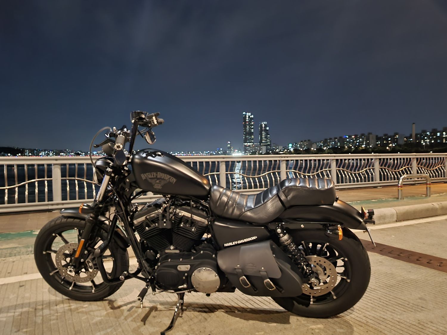 할리데이비슨 아이언 883 thumb 2