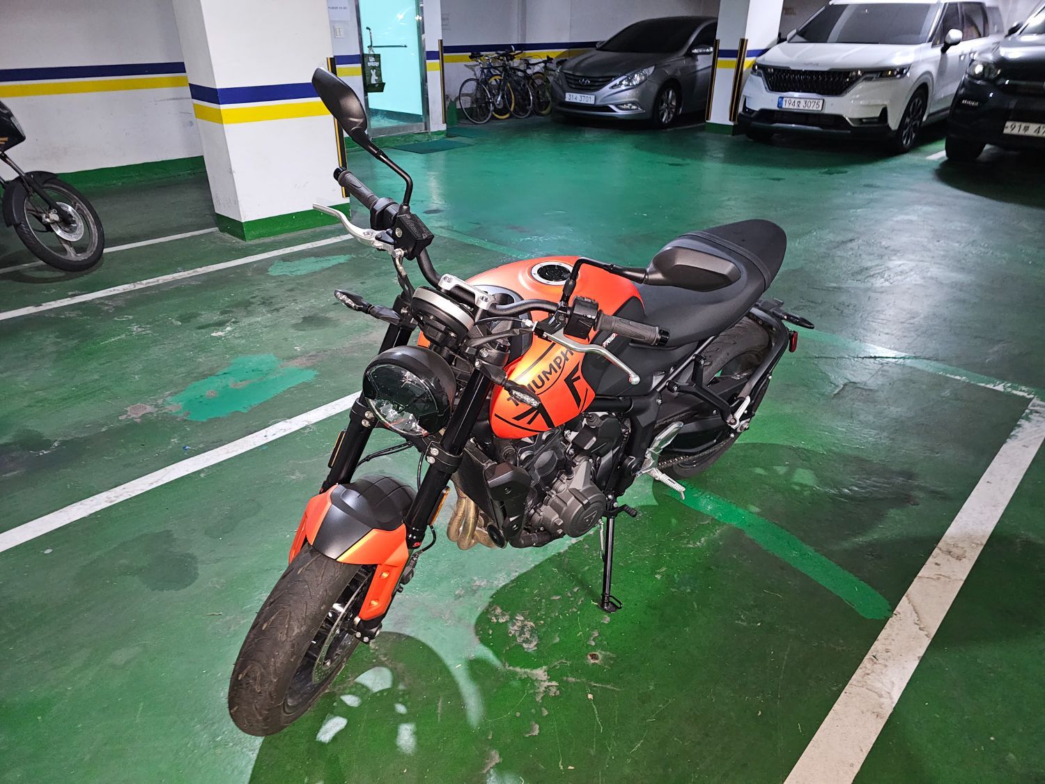 트라이엄프 트라이던트 660 thumb 2