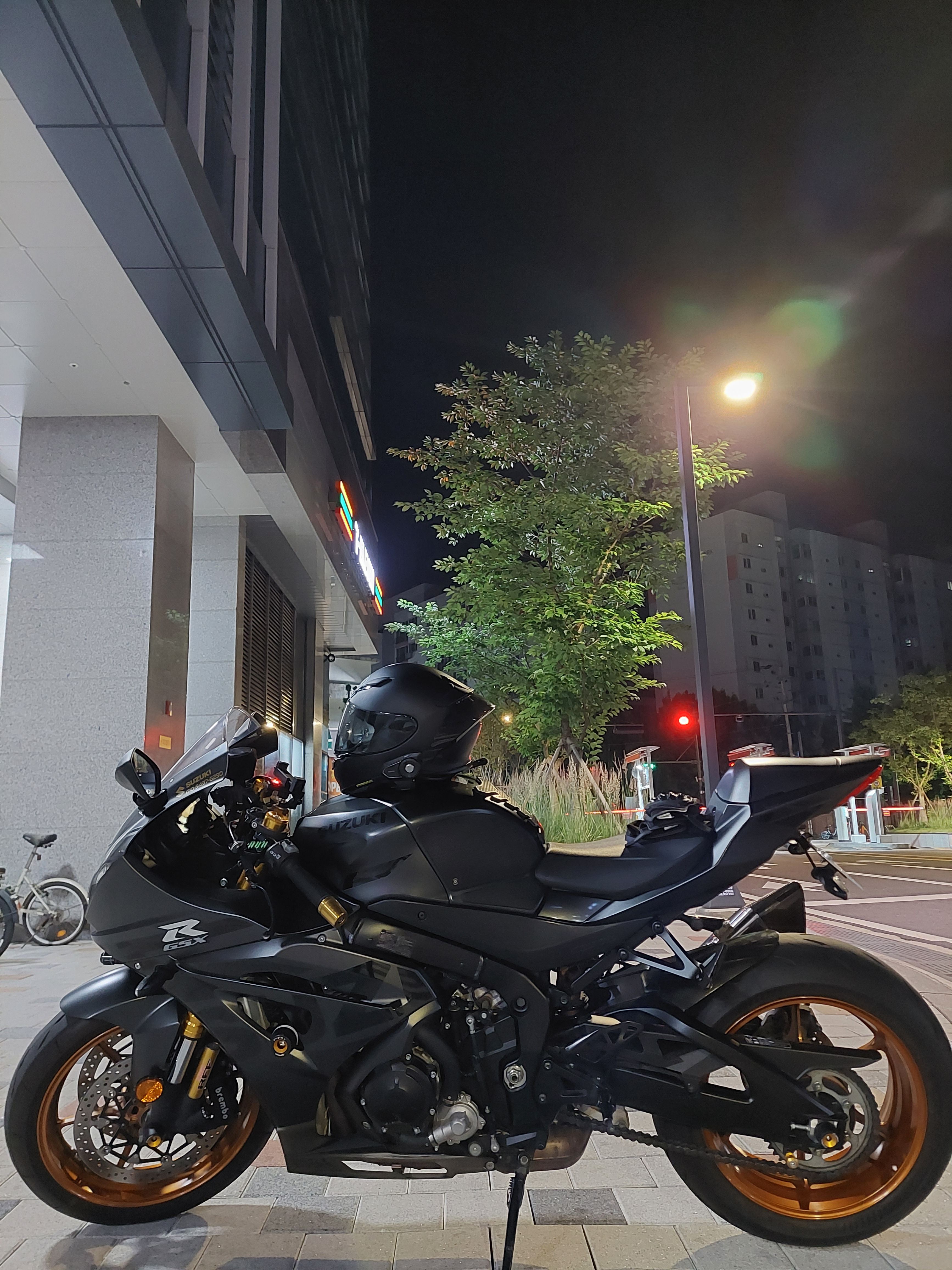 스즈키 GSX R 1000 R 블랙 에디션 thumb 2