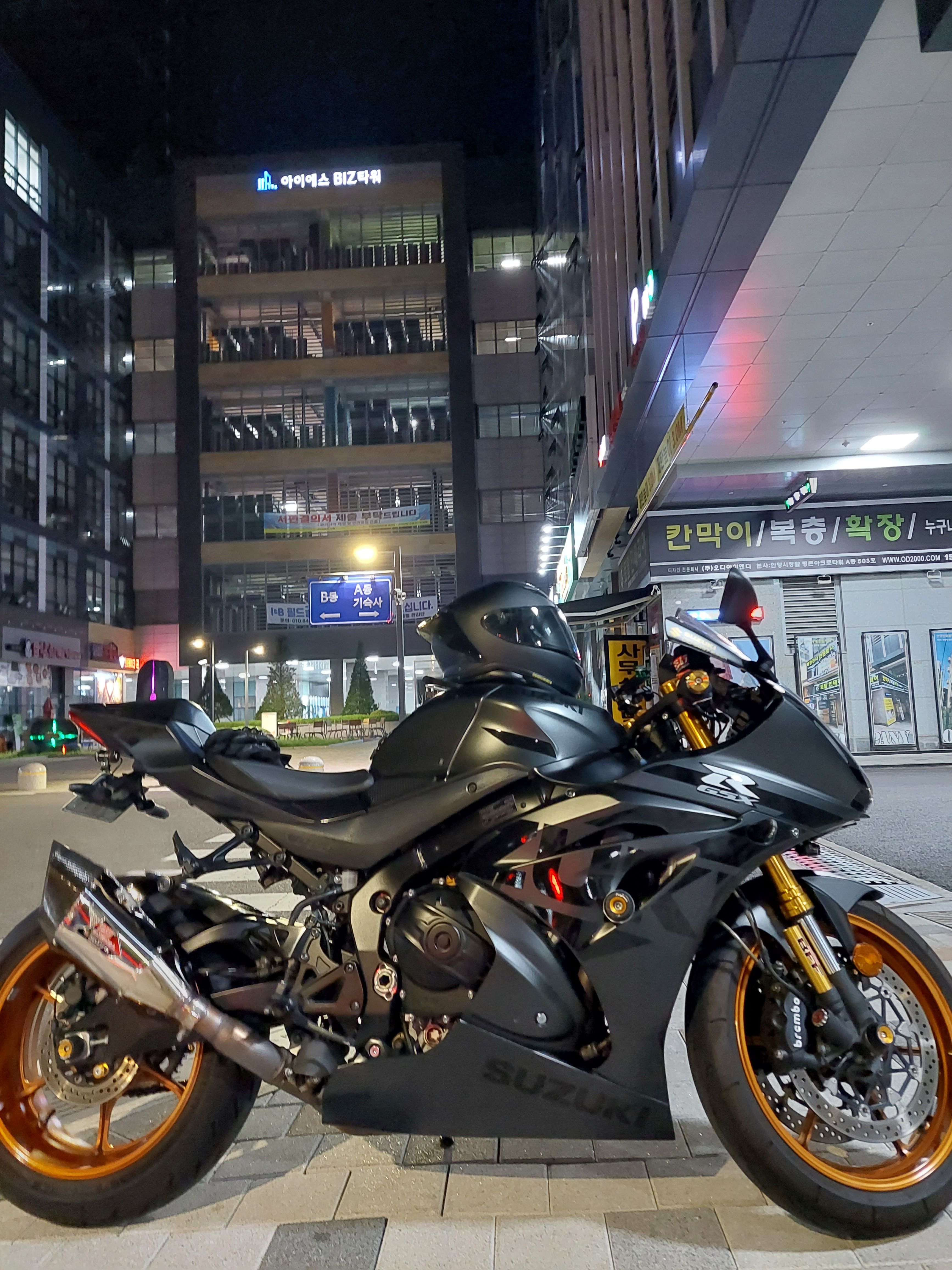 스즈키 GSX R 1000 R 블랙 에디션 main