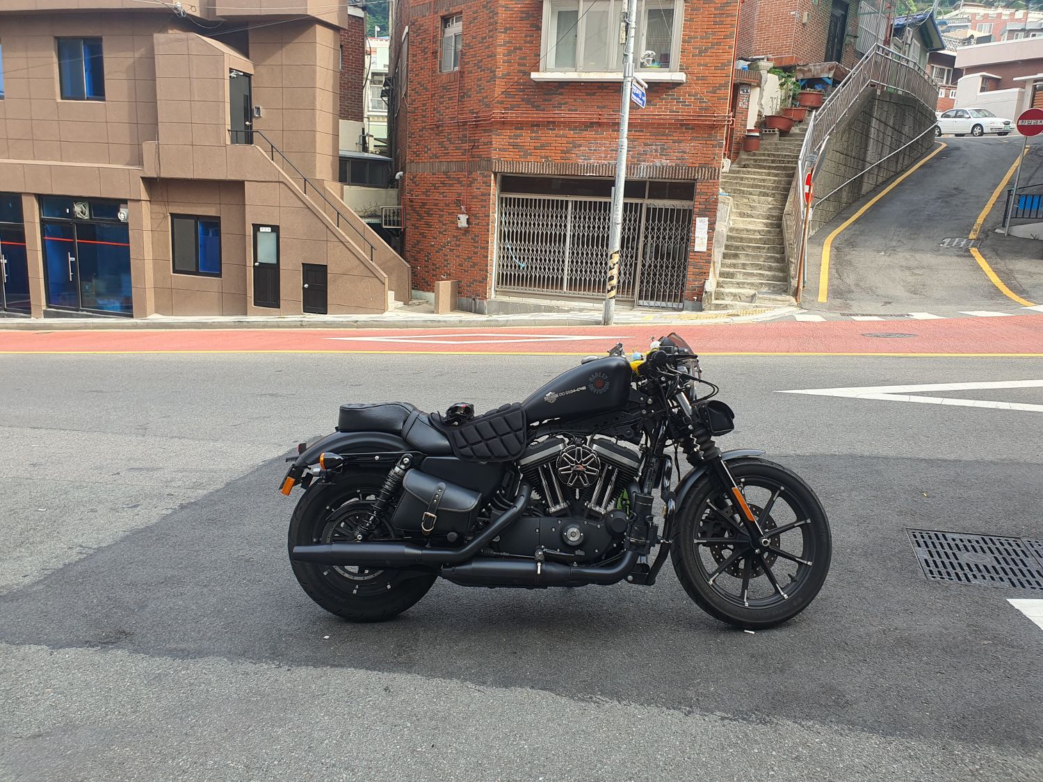 할리데이비슨 아이언 883 more