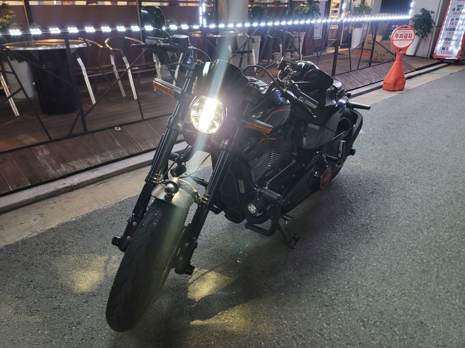 할리데이비슨 FXDR 114 thumb 2