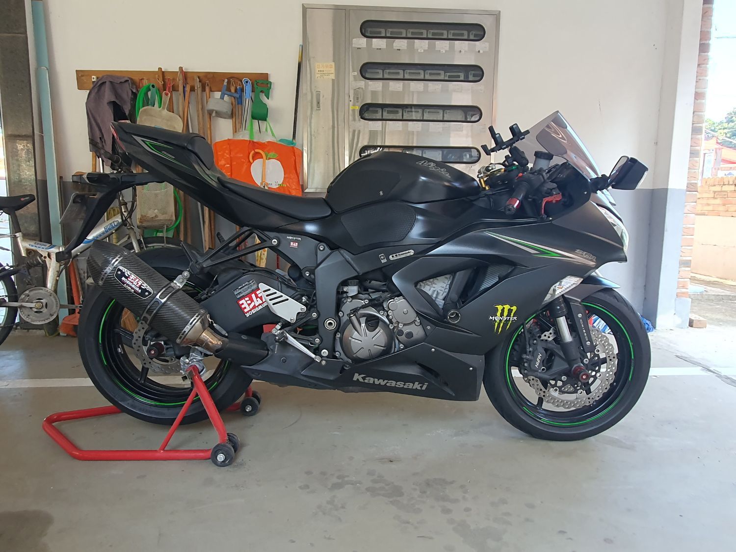 가와사키 닌자 ZX-6R more