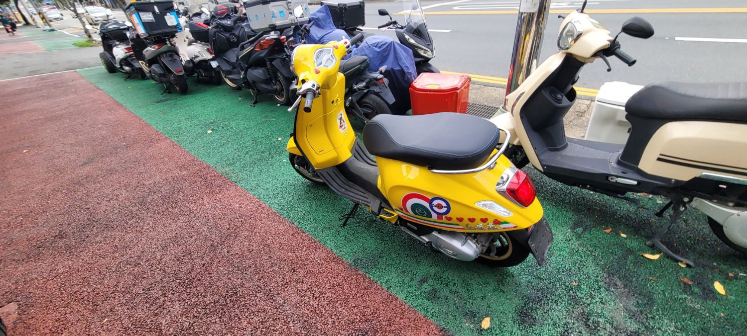 베스파 프리마베라 125 more